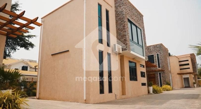 3 bedroom townhouse for sale at Labone - 3 bedroom House in Labone - Sale