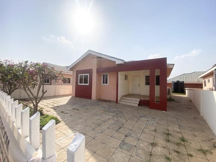 3 bedroom townhouse for rent at Tema community 25 - 3 bedroom House in Tema community 25 - Rent