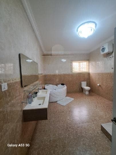 6 bedroom house for sale at Adjiringanor ( Islamic University ) - 6 bedroom House in Adjiringanor ( Islamic University ) - Sale