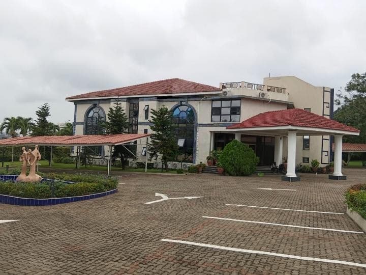 Office for rent at Shiashie - 10 bedroom Commercial in Shiashie - Rent