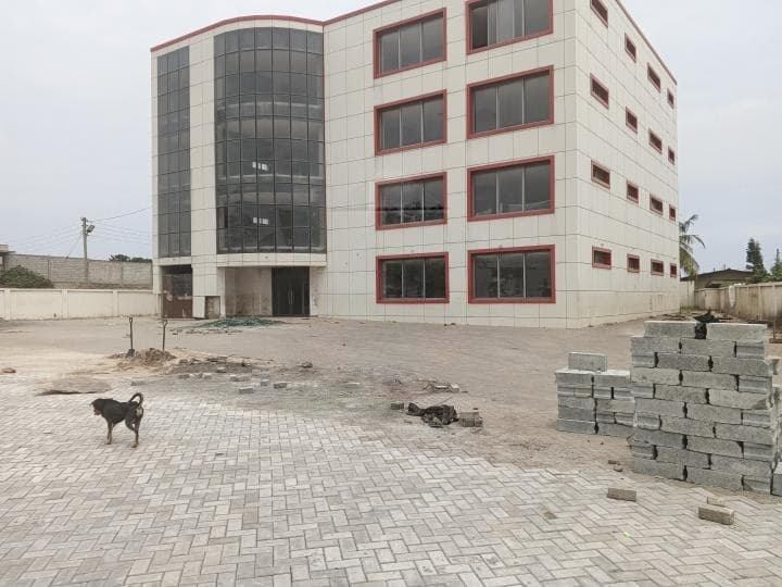 24 room commercial space for rent at 4 STOREY OF BUILDING COMPLEX SPINTEX BASTONAA FOR RENT - 24 bedroom Commercial in 4 STOREY OF BUILDING COMPLEX SPINTEX BASTONAA FOR RENT - Rent