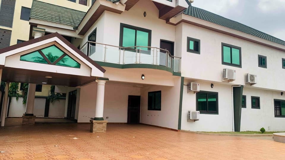 6 bedroom furnished house for rent at Lagos Avenue, East Legon. - 6 bedroom House in Lagos Avenue, East Legon. - Rent