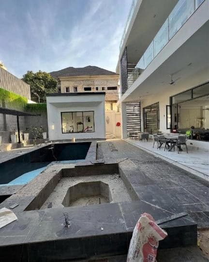 8 bedroom furnished house for sale at Cantonments - 8 bedroom House in Cantonments - Sale