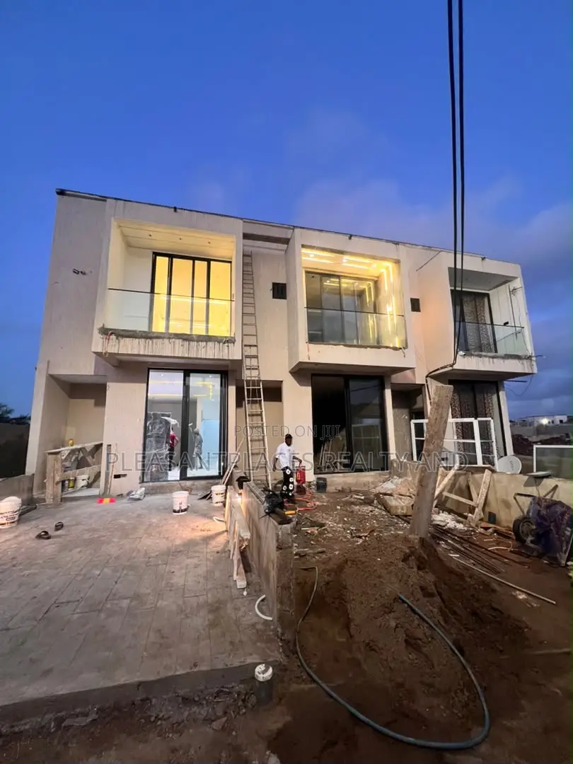 3bdrm House in Pleasantplaces And, East Legon for sale - 3 bedroom House in Greater Accra, East Legon - Sale