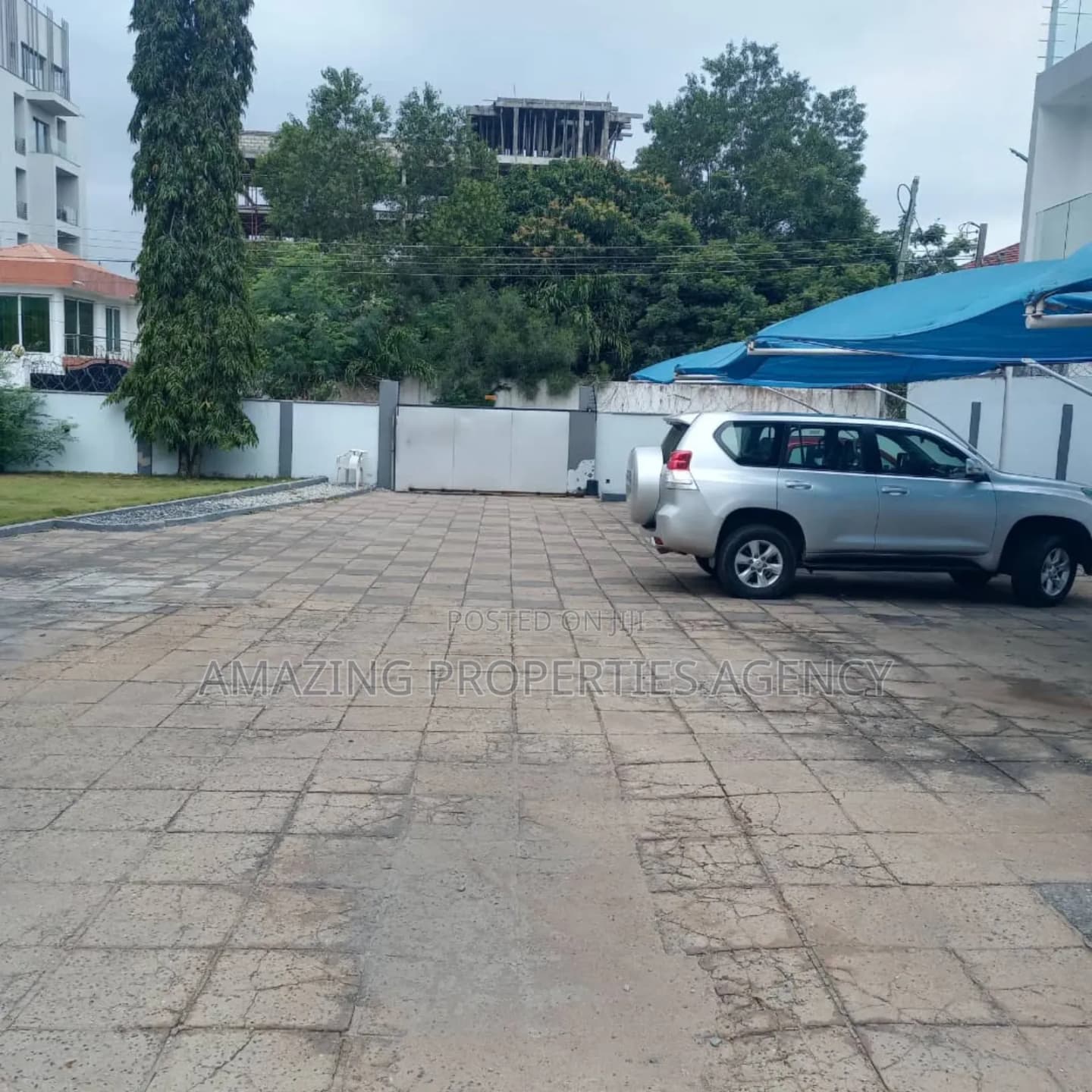 5 Bed Either 2 , Rooms Bq, in Cantonments - 5 bedroom Commercial in Greater Accra, Cantonments, Acquinas - Rent