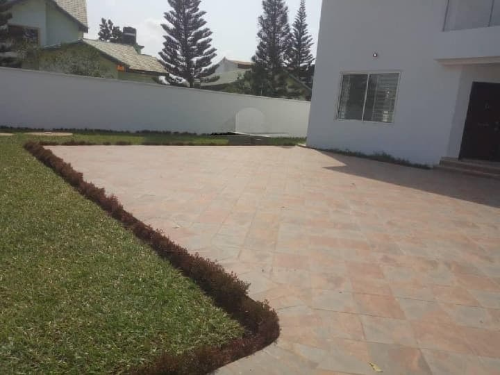 5 bedroom apartment for sale at East Legon - 5 bedroom Apartment in East Legon - Sale