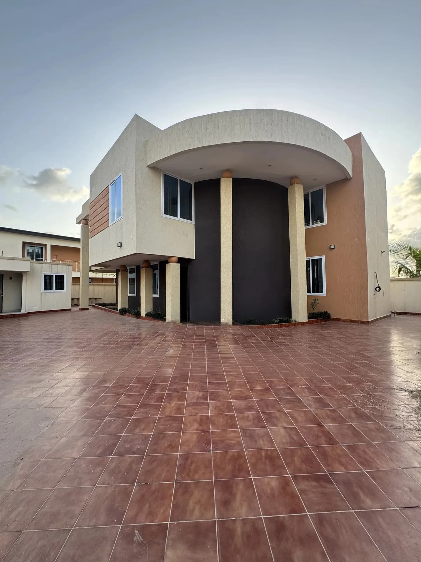 4bdrm House in Pokuase Ablekuma Rd for sale - 4 bedroom House in Greater Accra, Pokuase - Sale
