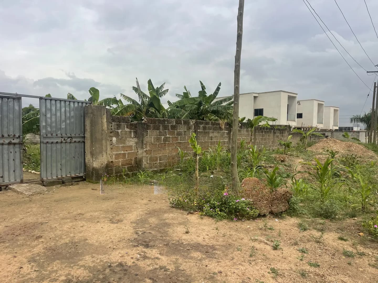 A Titled Plot for Sale at Legon Hills After the White Hou - Land in Greater Accra, Ashaley Botwe - Sale