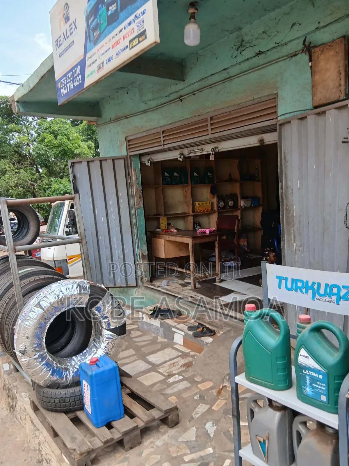 Magazine Newroad Shop for Rent - Commercial in Ashanti, Kumasi Metropolitan - Rent