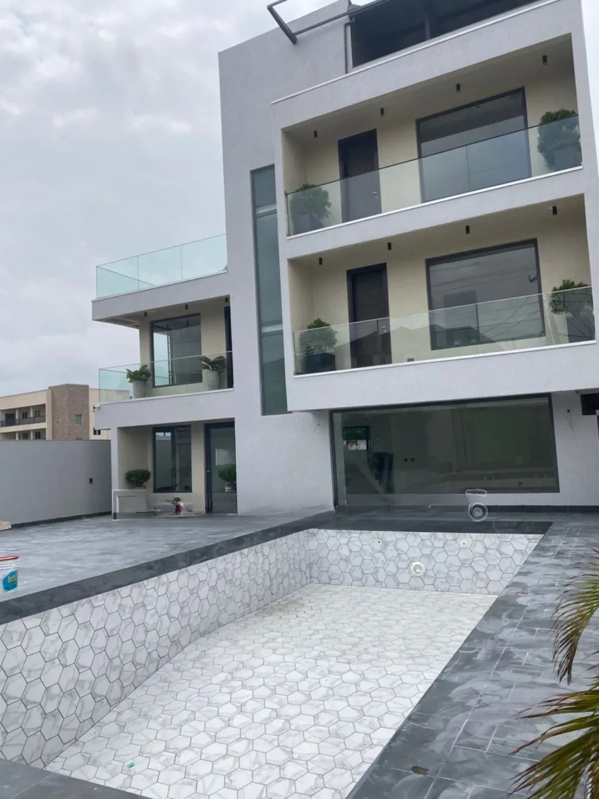 6bdrm Mansion in Madev Realty, East Legon for sale - 6 bedroom House in Greater Accra, East Legon - Sale