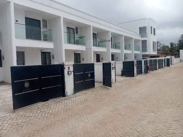 2 bedroom townhouse for sale at Ashaley Botwe Nanakrom - 2 bedroom House in Ashaley Botwe Nanakrom - Sale