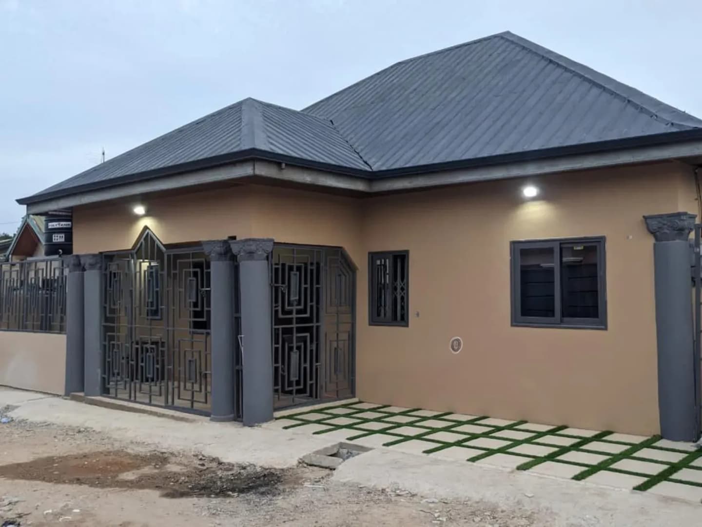 2bdrm House in Wisa Group, Accra Metropolitan for sale - 2 bedroom House in Greater Accra, Accra Metropolitan - Sale