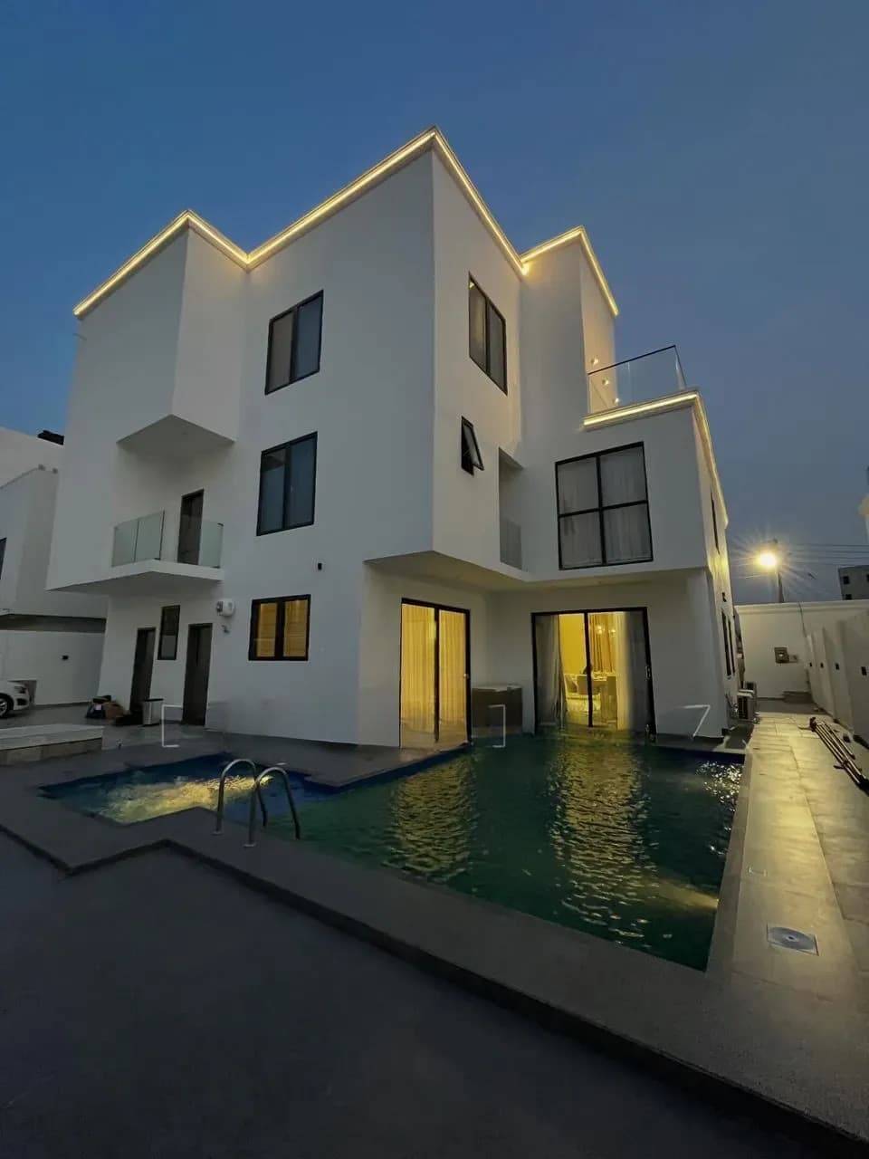Furnished 5bdrm House in East Legon, Boundary Road Area for sale - 5 bedroom House in Greater Accra, East Legon, Boundary Road Area - Sale