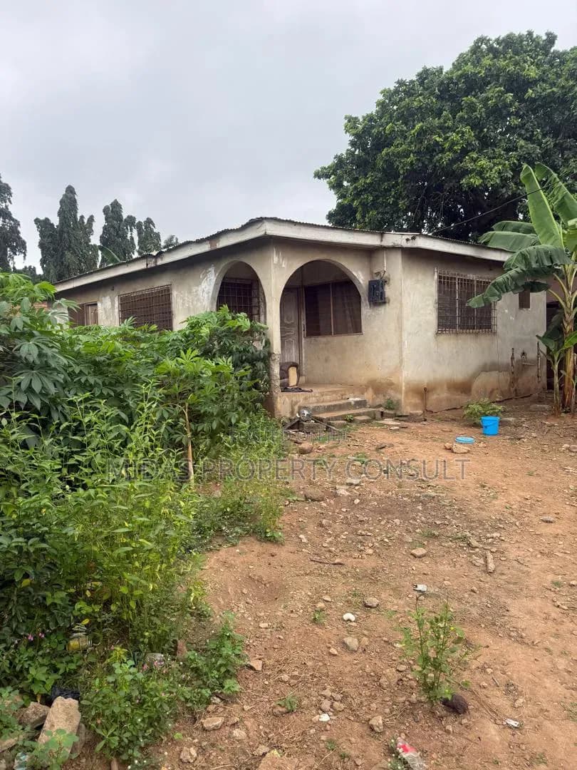 3bdrm House in Taifa Post Office for sale - 3 bedroom Commercial in Greater Accra, Taifa-Burkina, Taifa-Burkina Post Office - Sale