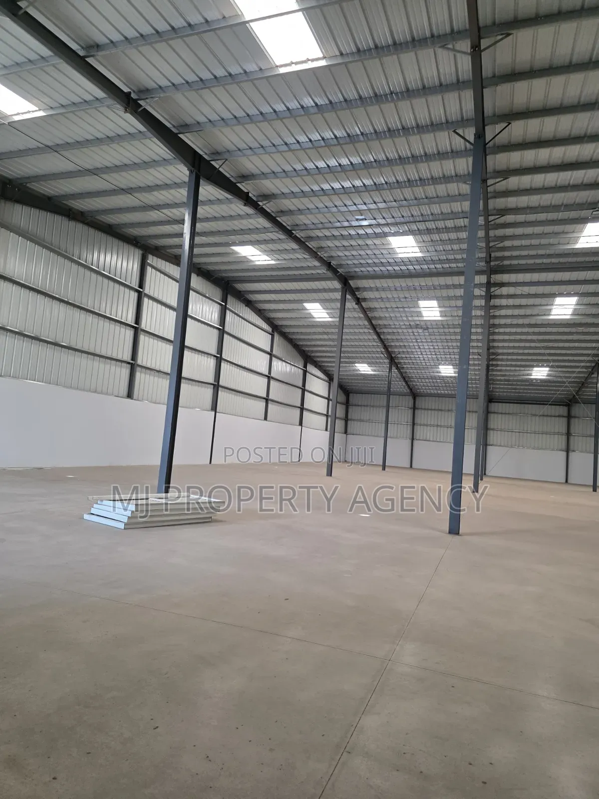 1700 SQM Warehouse at Tema Free Zone Enclave - Commercial in Greater Accra, Tema Metropolitan, Community 25 - Rent