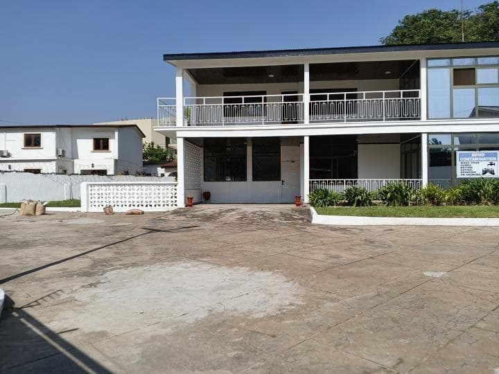 15 room commercial space for rent at Cantonment - 15 bedroom Commercial in Cantonment - Rent