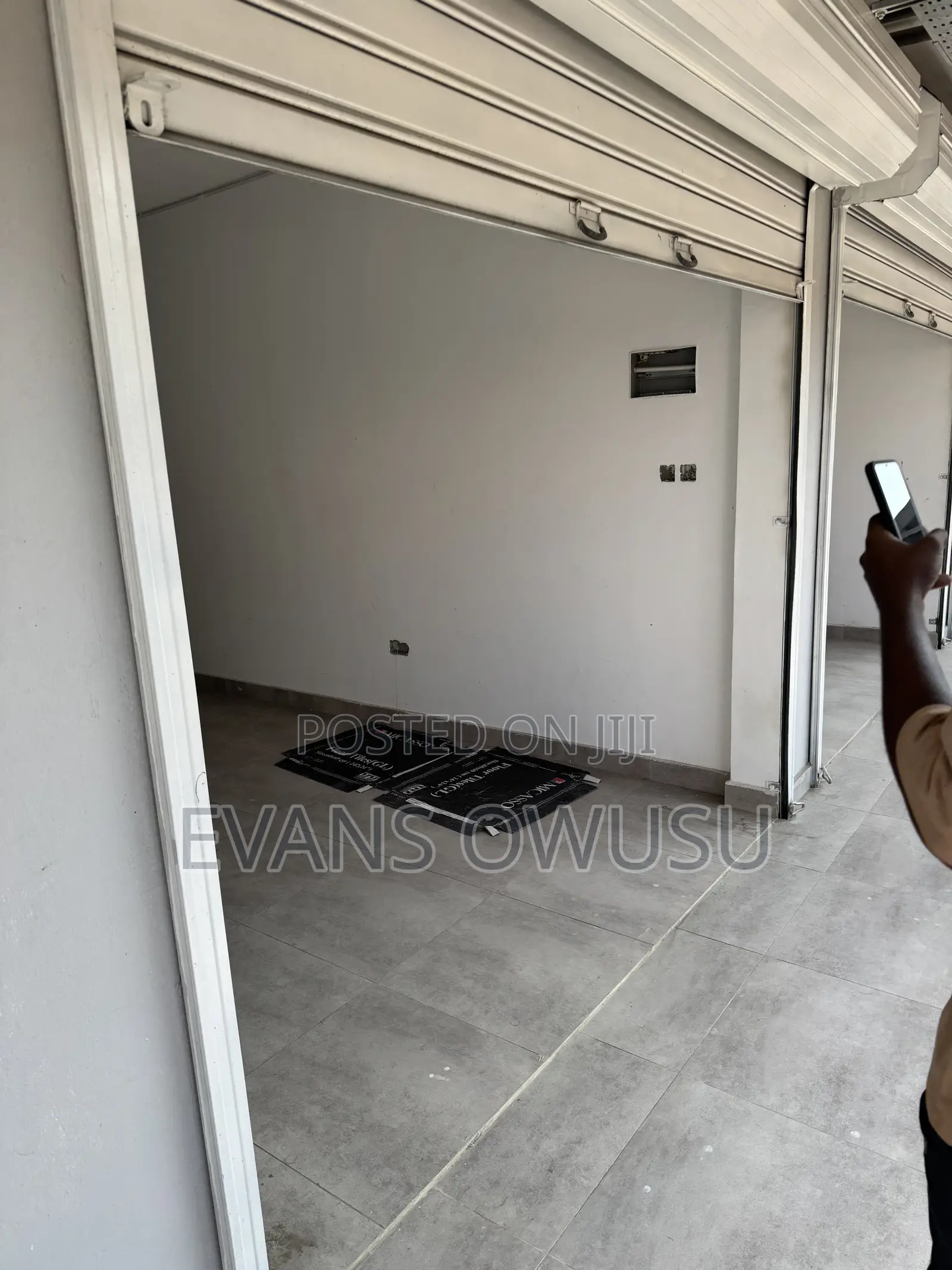 Shop at Accra Central - Commercial in Greater Accra, Accra Metropolitan - Rent