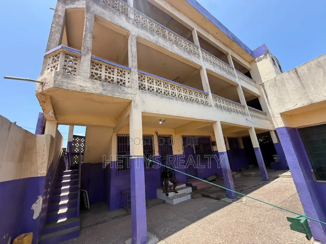 School for Sale at Kwashieman - Commercial in Greater Accra, Kwashieman, A-Lang / Kwashieman - Sale