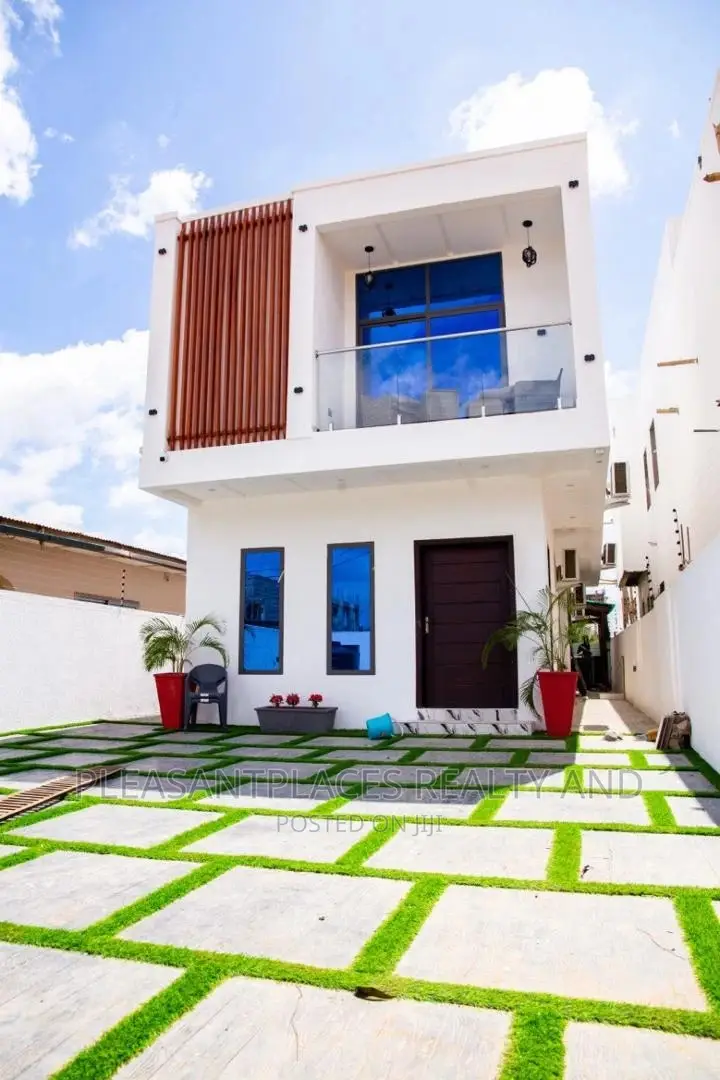 4bdrm Duplex in Pleasantplaces, East Legon for sale - 4 bedroom House in Greater Accra, East Legon - Sale