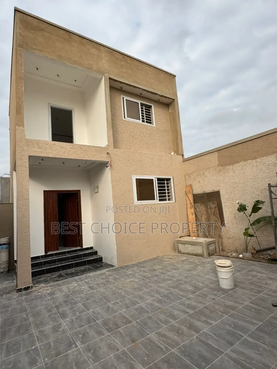 Newly Built Chamber N Hall Self Compound Lakeside Estate - Commercial in Greater Accra, Ashaley Botwe, Lake Side Estate - Rent