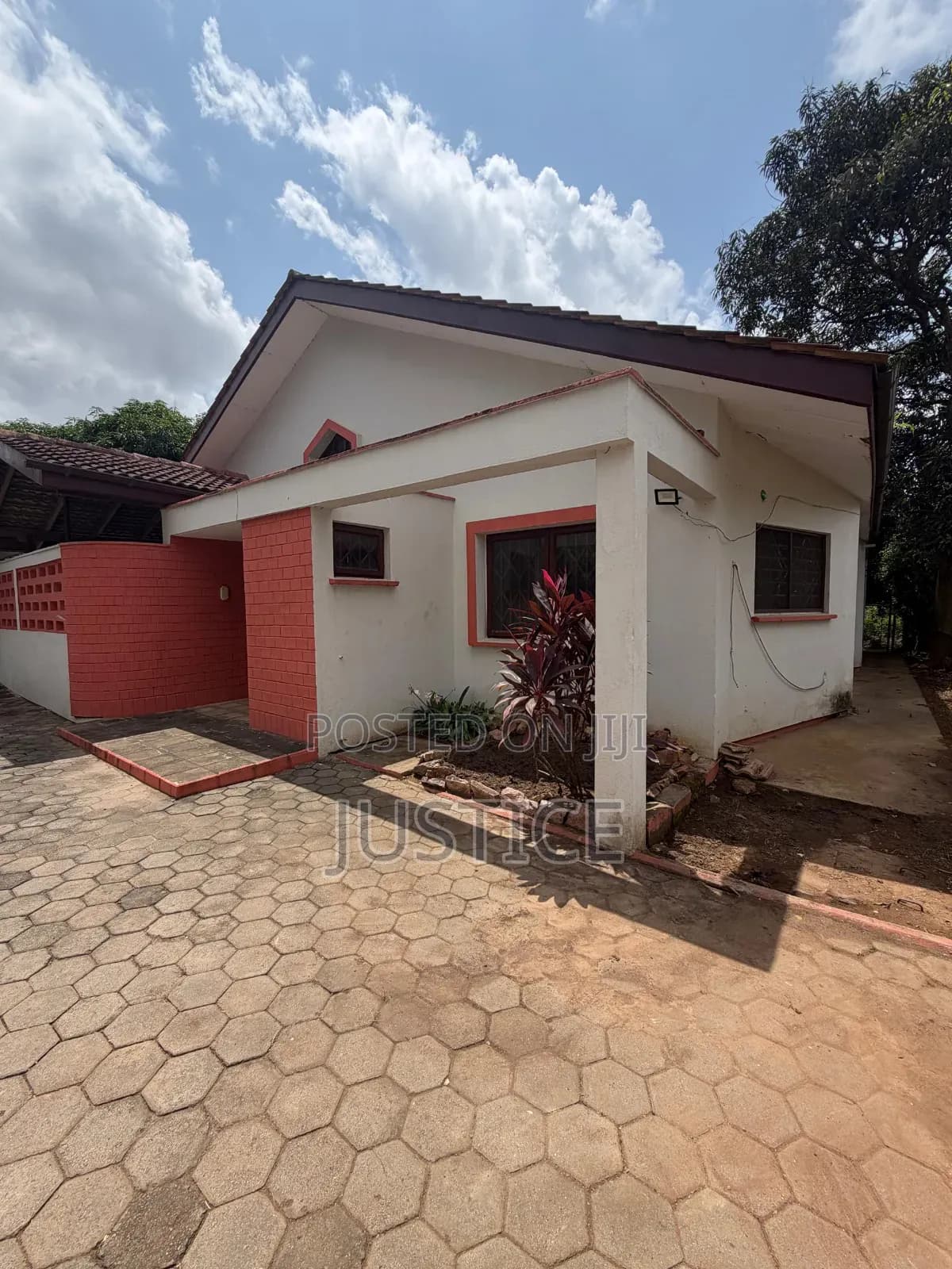 3bdrm House in Acp Main. Estate for rent - 3 bedroom House in Greater Accra, Pokuase - Rent