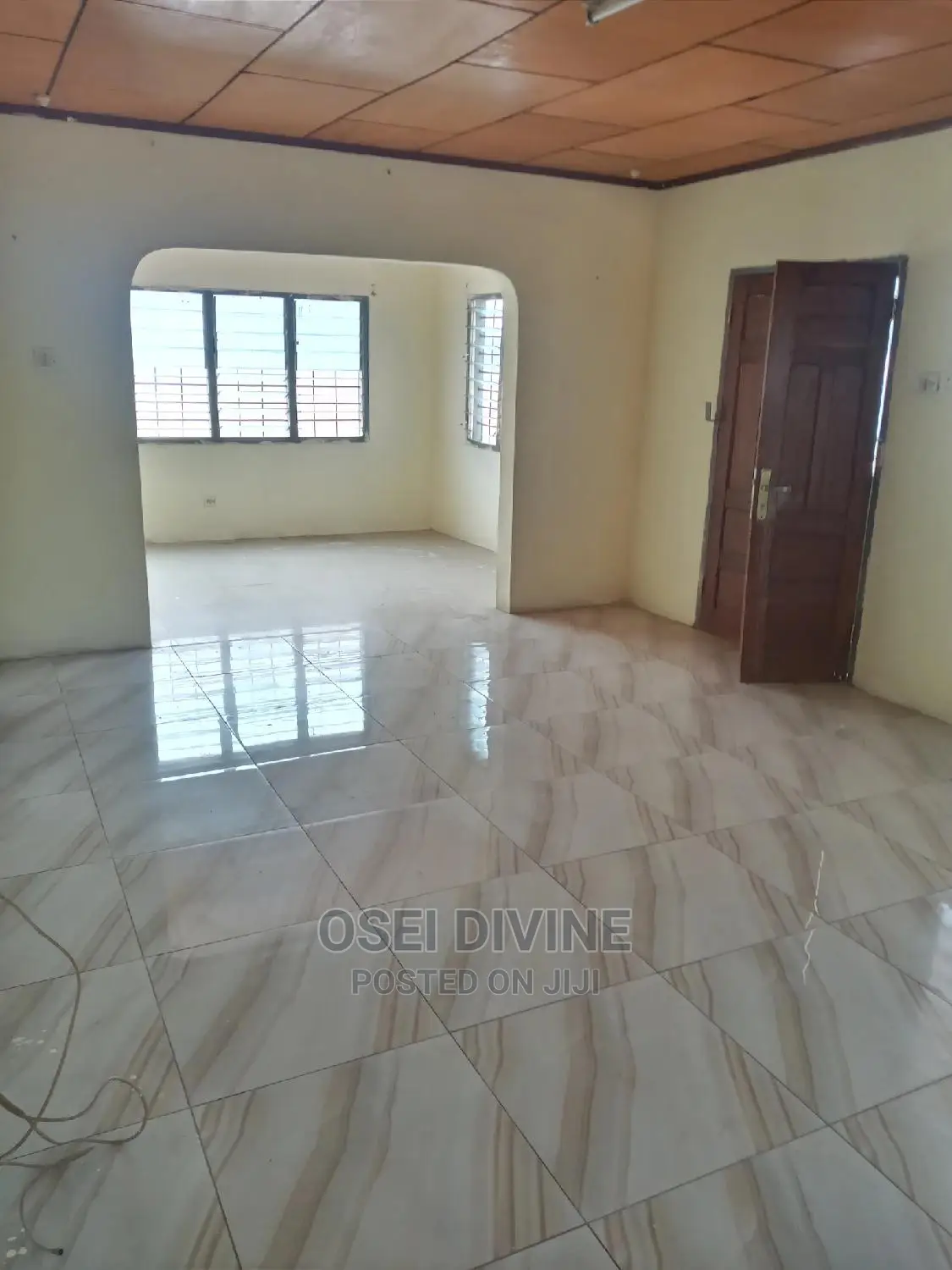 Decent 3-Bedrooms Apartments Dansoman - Commercial in Greater Accra, Dansoman - Rent
