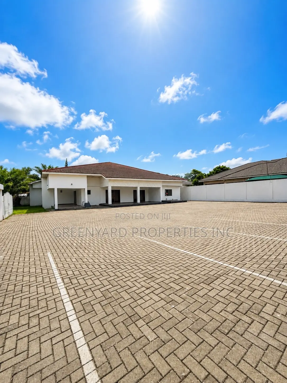 Commercial Space Huge Compound 20+ Car Park - Commercial in Greater Accra, East Legon - Rent