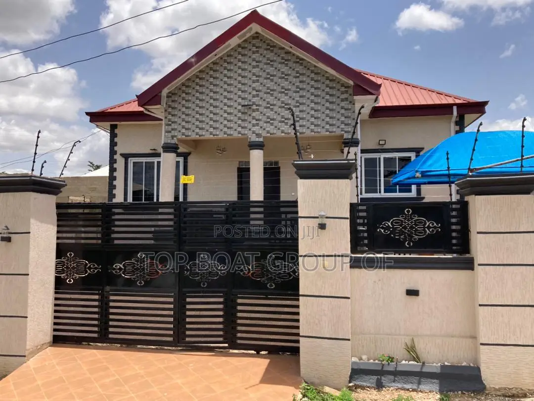Furnished 4bdrm House in Top Boat Estate, Kumasi Metropolitan for sale - 4 bedroom House in Ashanti, Kumasi Metropolitan - Sale