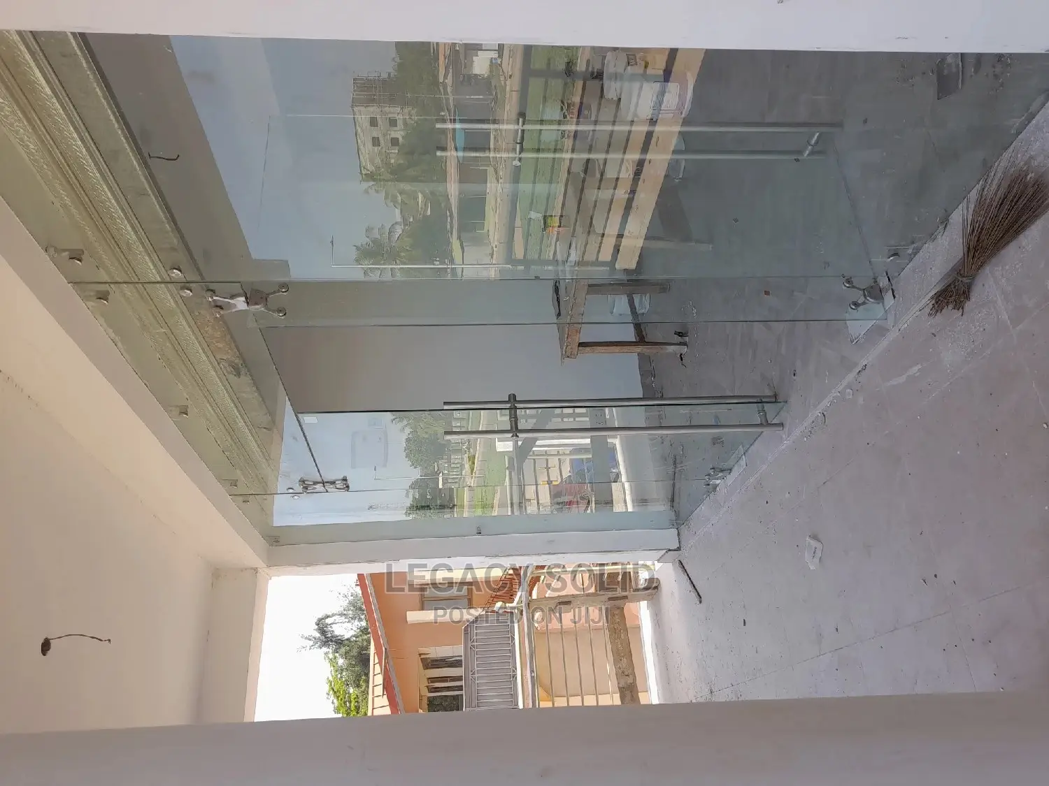 Shop to Let - Commercial in Greater Accra, Ledzokuku-Krowor - Rent