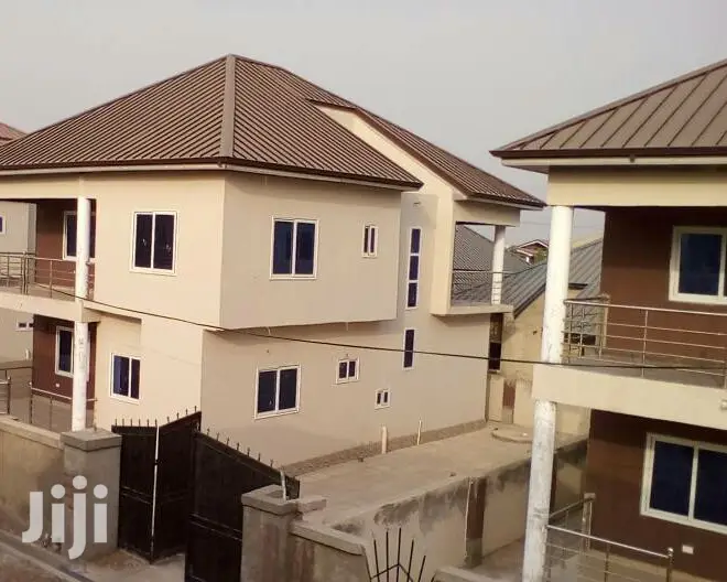 4bdrm House in Bronko Housing, Accra Metropolitan for sale - 4 bedroom House in Greater Accra, Accra Metropolitan - Sale