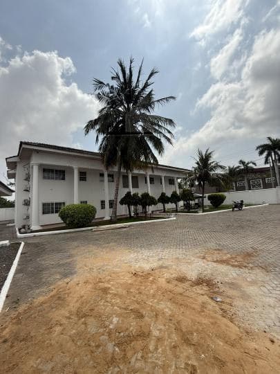 8 room commercial space for rent at East legon - 8 bedroom Commercial in East legon - Rent