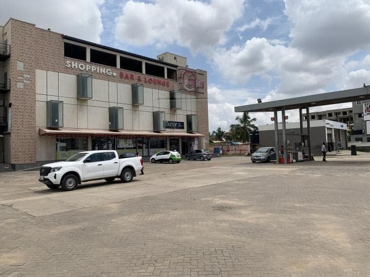 Commercial space for rent at Sakumono - Commercial in Sakumono - Rent