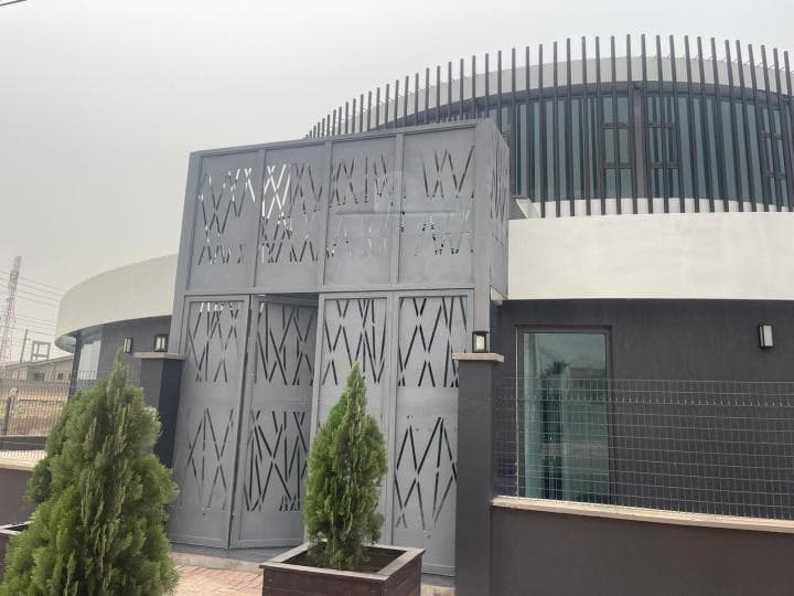 10 room commercial space for rent at Abelemkpe - 10 bedroom Commercial in Abelemkpe - Rent