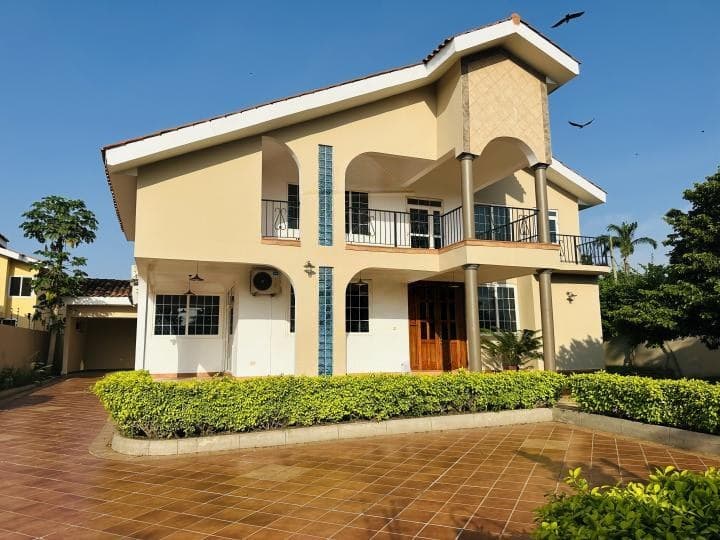 6 bedroom house for rent at West Legon - 6 bedroom House in West Legon - Rent