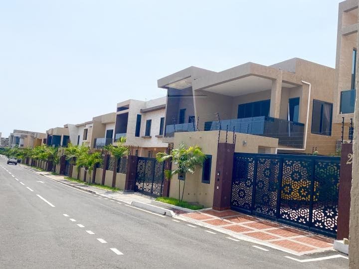 4 bedroom furnished townhouse for sale at East Airport - 4 bedroom House in East Airport - Sale