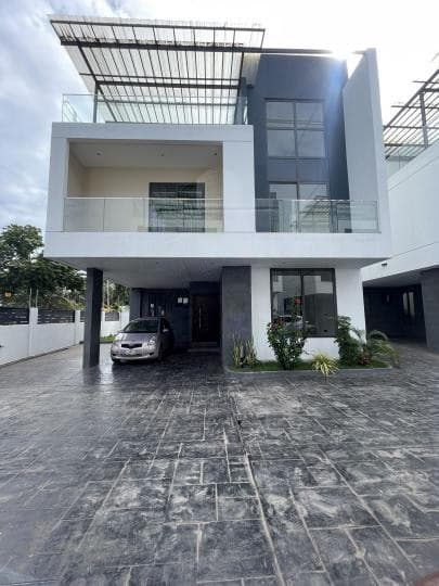 5 bedroom townhouse for sale at Cantonments - 5 bedroom House in Cantonments - Sale