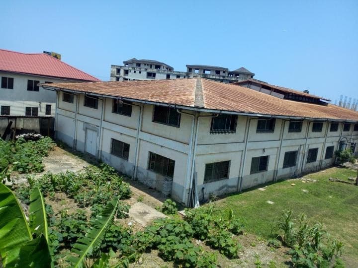 Commercial space for sale at Sakumono - Commercial in Sakumono - Sale