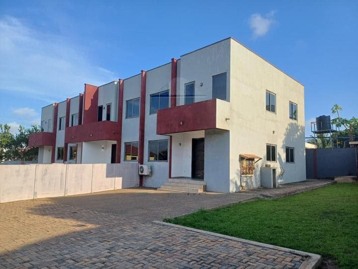 3 bedroom townhouse for sale at Ofankor - 3 bedroom House in Ofankor - Sale