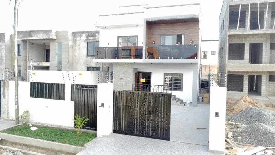 5 bedroom townhouse for sale at Lashibi - 5 bedroom House in Lashibi - Sale