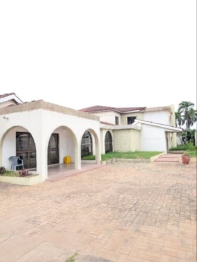 20 room commercial space for sale at Osu - 20 bedroom Commercial in Osu - Sale