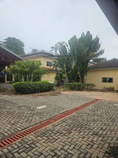 18 room commercial space for rent at Abelemkpe - 18 bedroom Commercial in Abelemkpe - Rent
