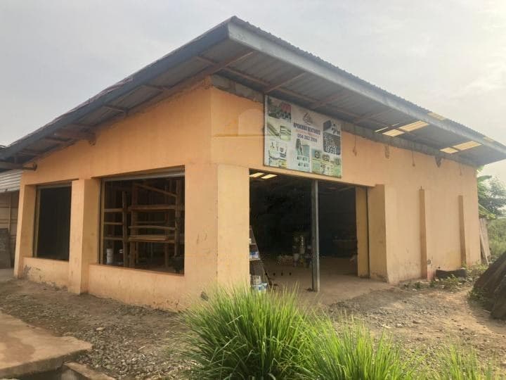Warehouse for rent at Amrahia near Green Vine School - Commercial in Amrahia near Green Vine School - Rent