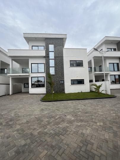 4 bedroom furnished townhouse for rent at East Airport - 4 bedroom House in East Airport - Rent