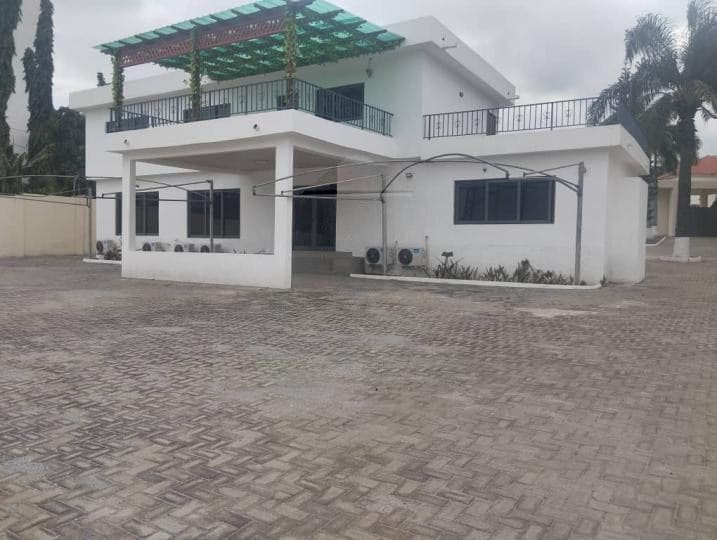 5 room commercial space for rent at Airport Residential Area - 5 bedroom Commercial in Airport Residential Area - Rent
