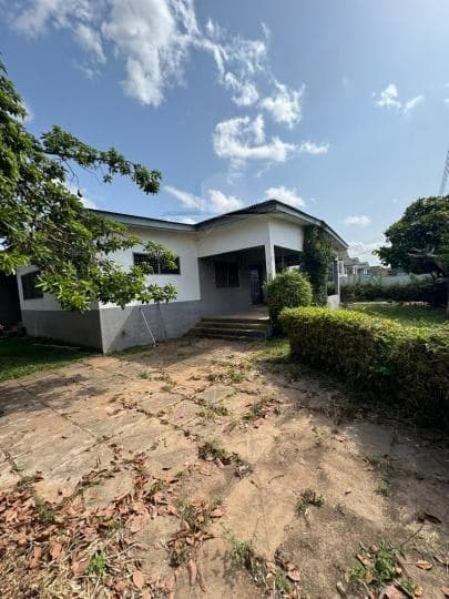 5 bedroom house for sale at Haatso-Atomic Rd - 5 bedroom House in Haatso-Atomic Rd - Sale