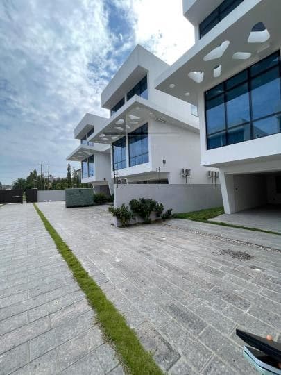 4 bedroom townhouse for rent at Adjiringanor - 4 bedroom House in Adjiringanor - Rent