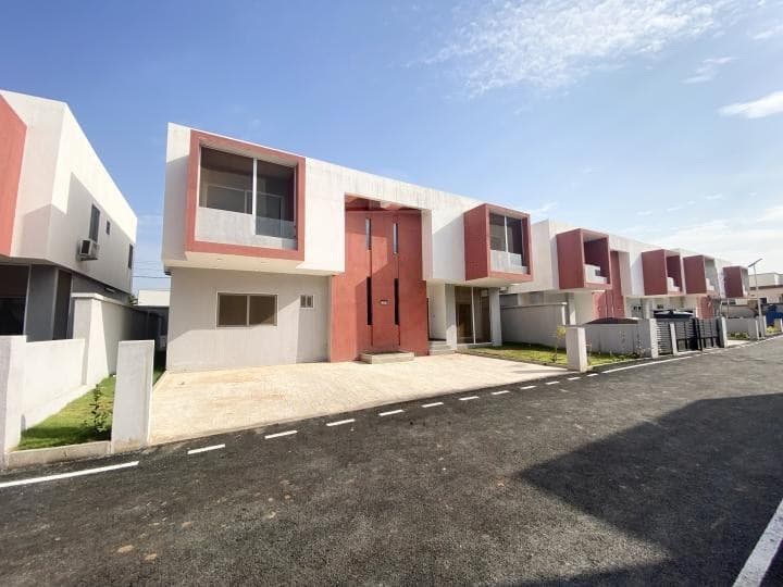 5 bedroom townhouse for sale at Tema - 5 bedroom House in Tema - Sale