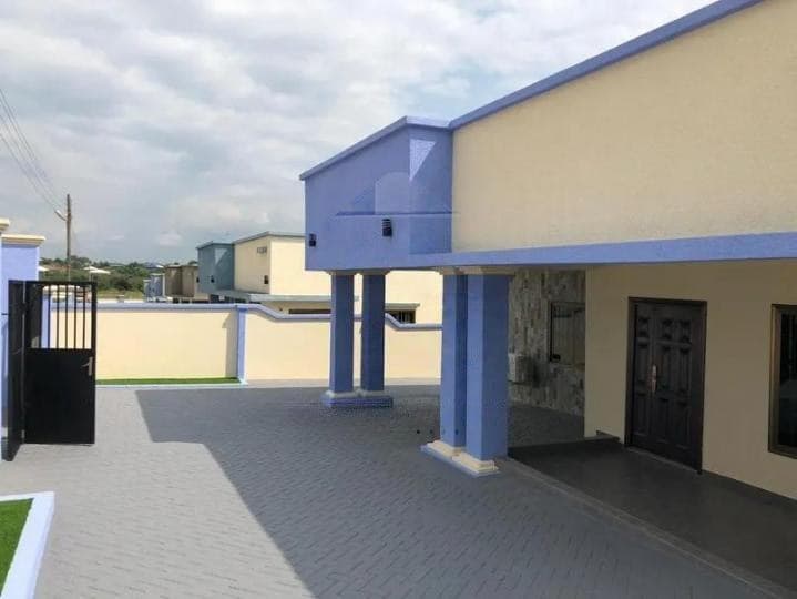 3 bedroom townhouse for sale at Kumasi, Ahodwo-Sokoban - 3 bedroom House in Kumasi, Ahodwo-Sokoban - Sale
