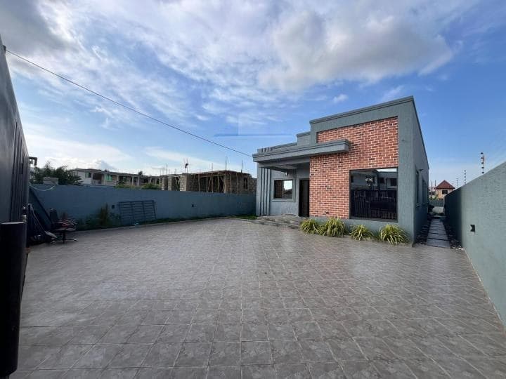 3 bedroom house for sale at Oyarifa - 3 bedroom House in Oyarifa - Sale