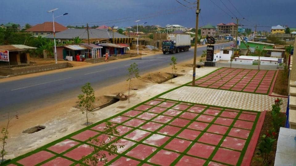 8 room commercial space for sale at Kasoa - 8 bedroom Commercial in Kasoa - Sale
